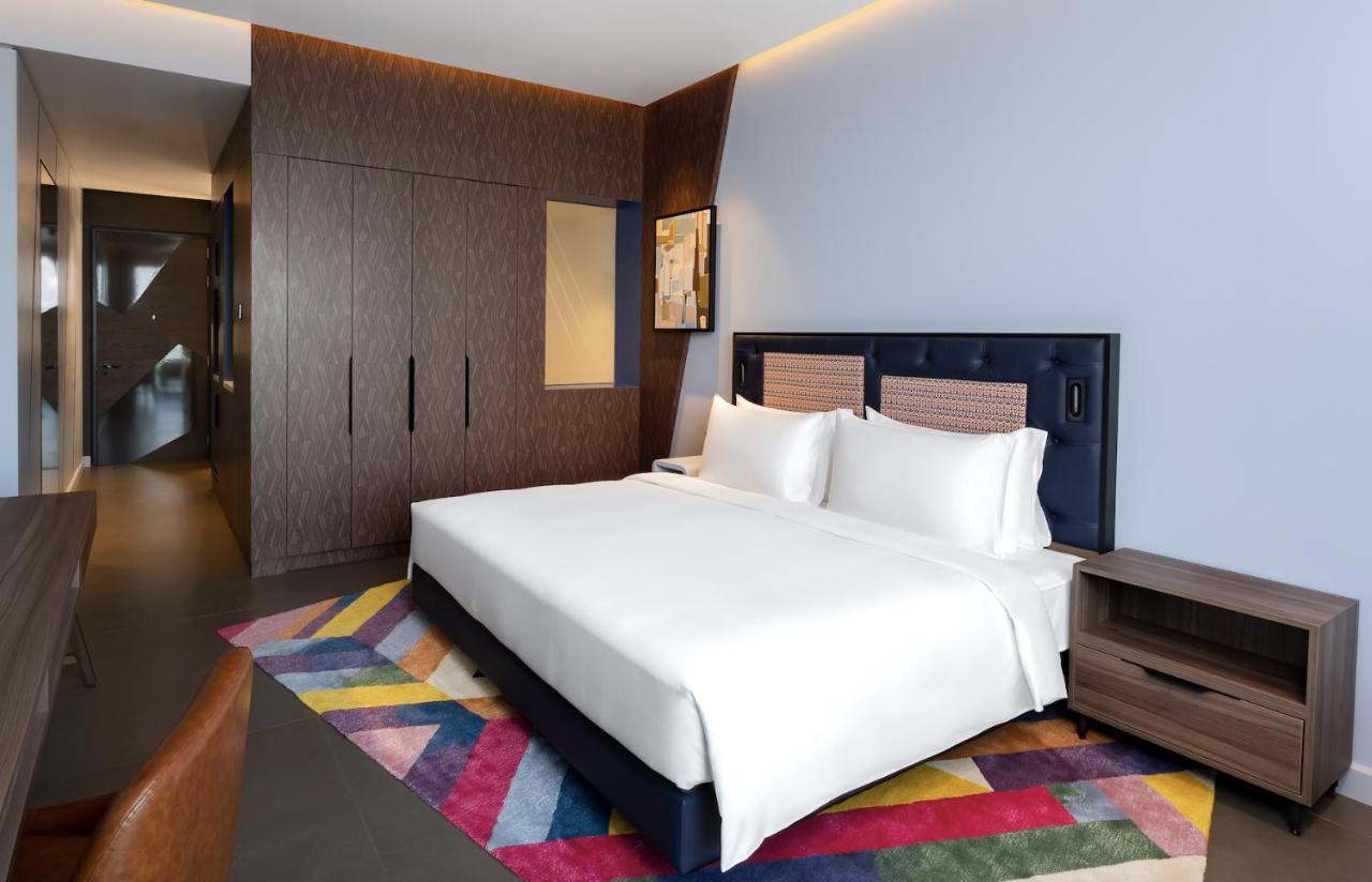 Hyatt Centric Jumeirah Dubai Eksteriør billede A bedroom at the hotel