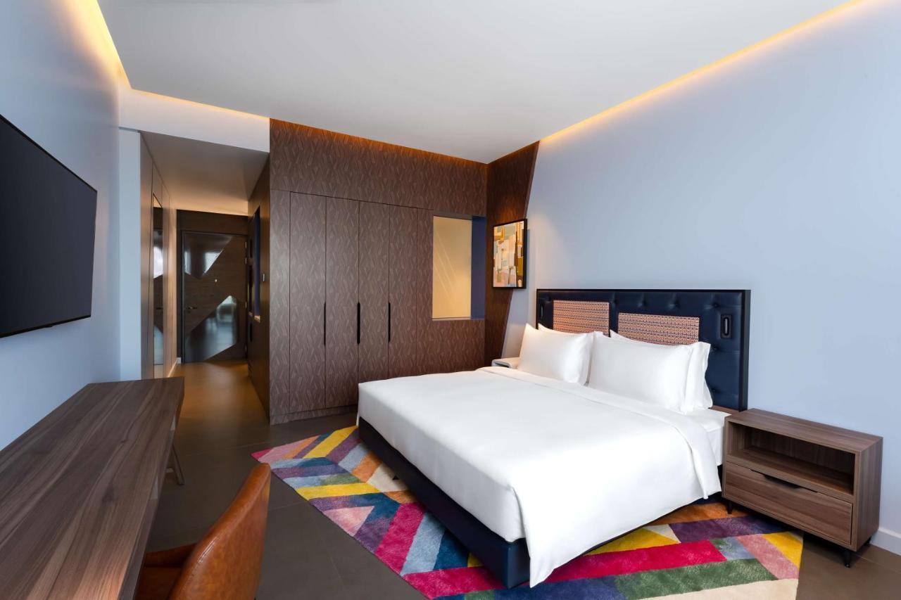Hyatt Centric Jumeirah Dubai Eksteriør billede A bedroom at the hotel