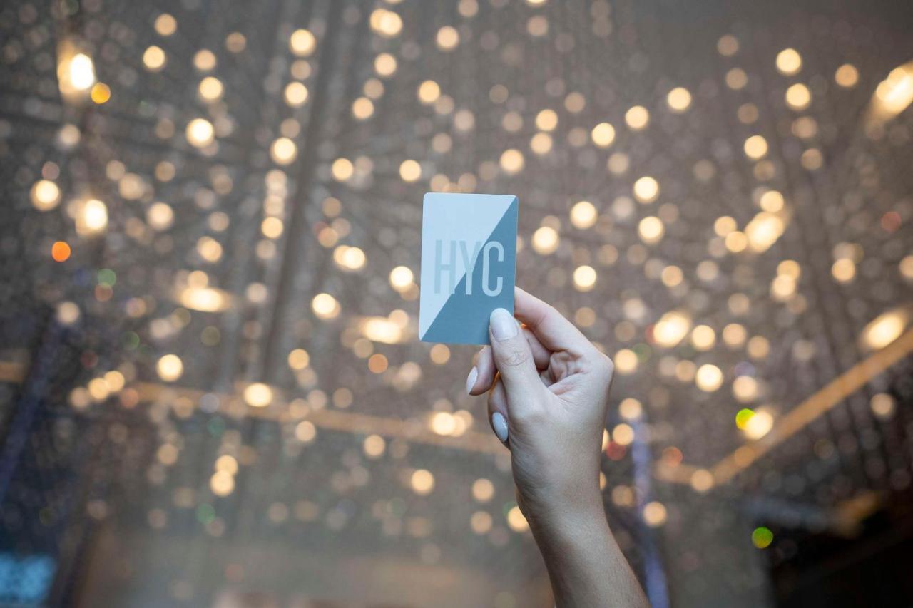 Hyatt Centric Jumeirah Dubai Eksteriør billede A card for the HVC