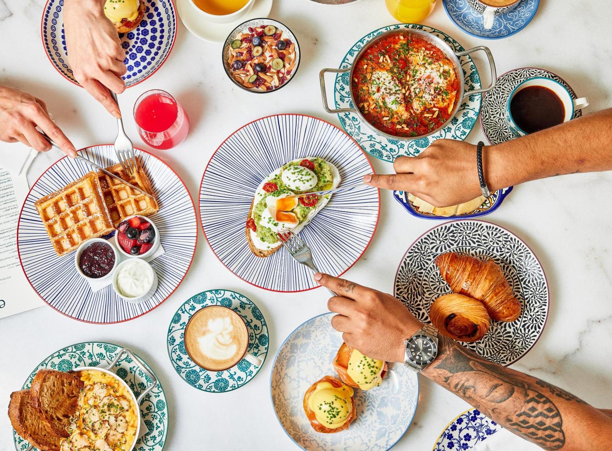 Hyatt Centric Jumeirah Dubai Eksteriør billede Breakfast at the restaurant