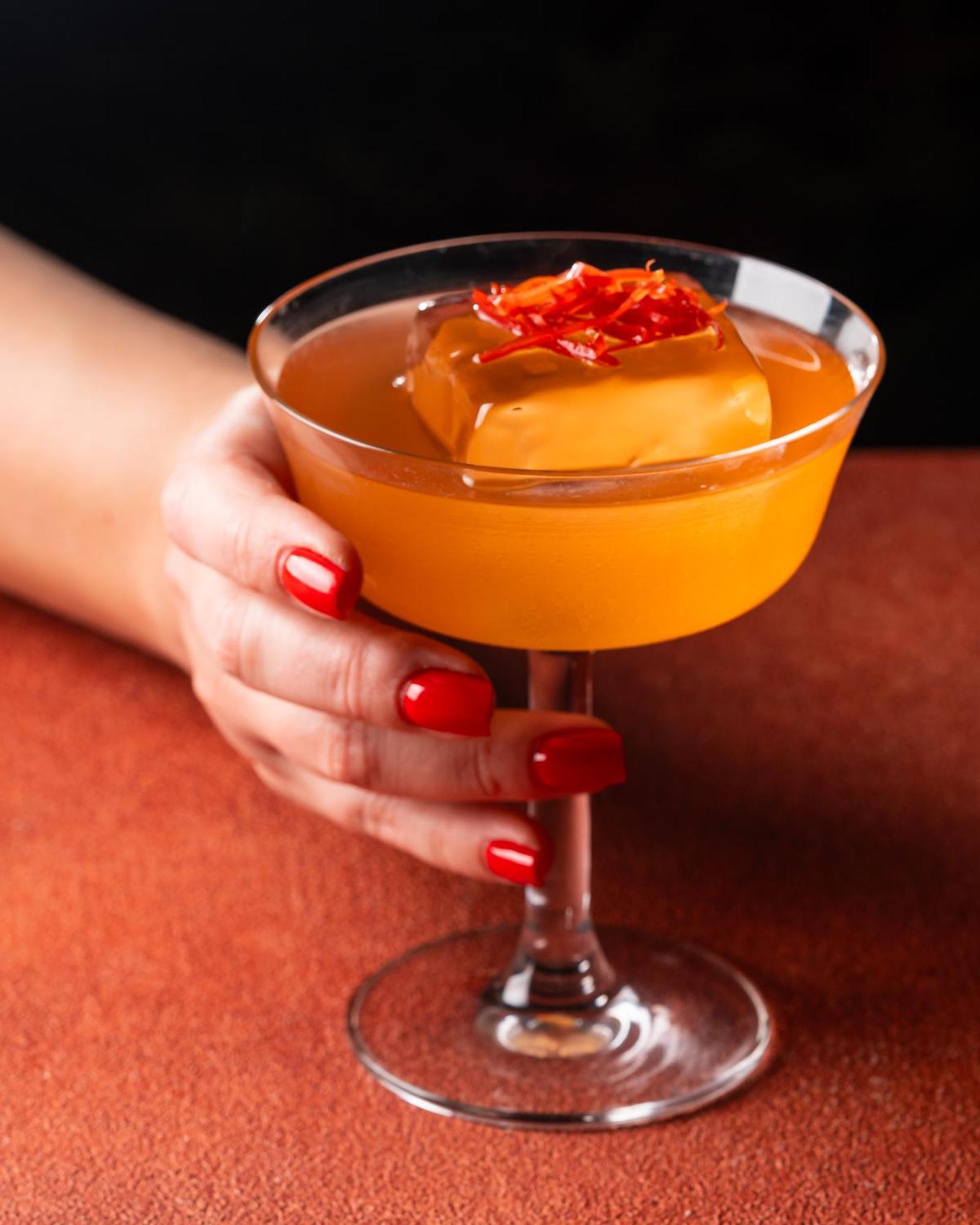 Hyatt Centric Jumeirah Dubai Eksteriør billede A pumpkin spice martini